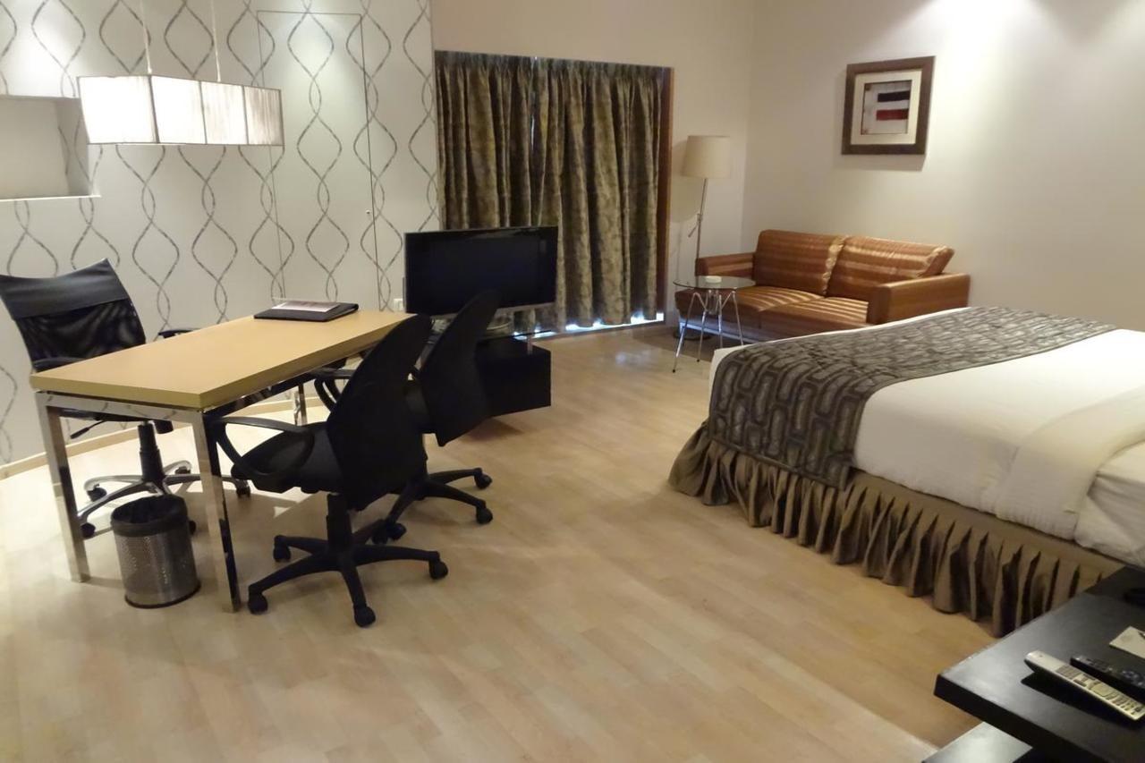 Hotel Satkar Residency Thána Kültér fotó