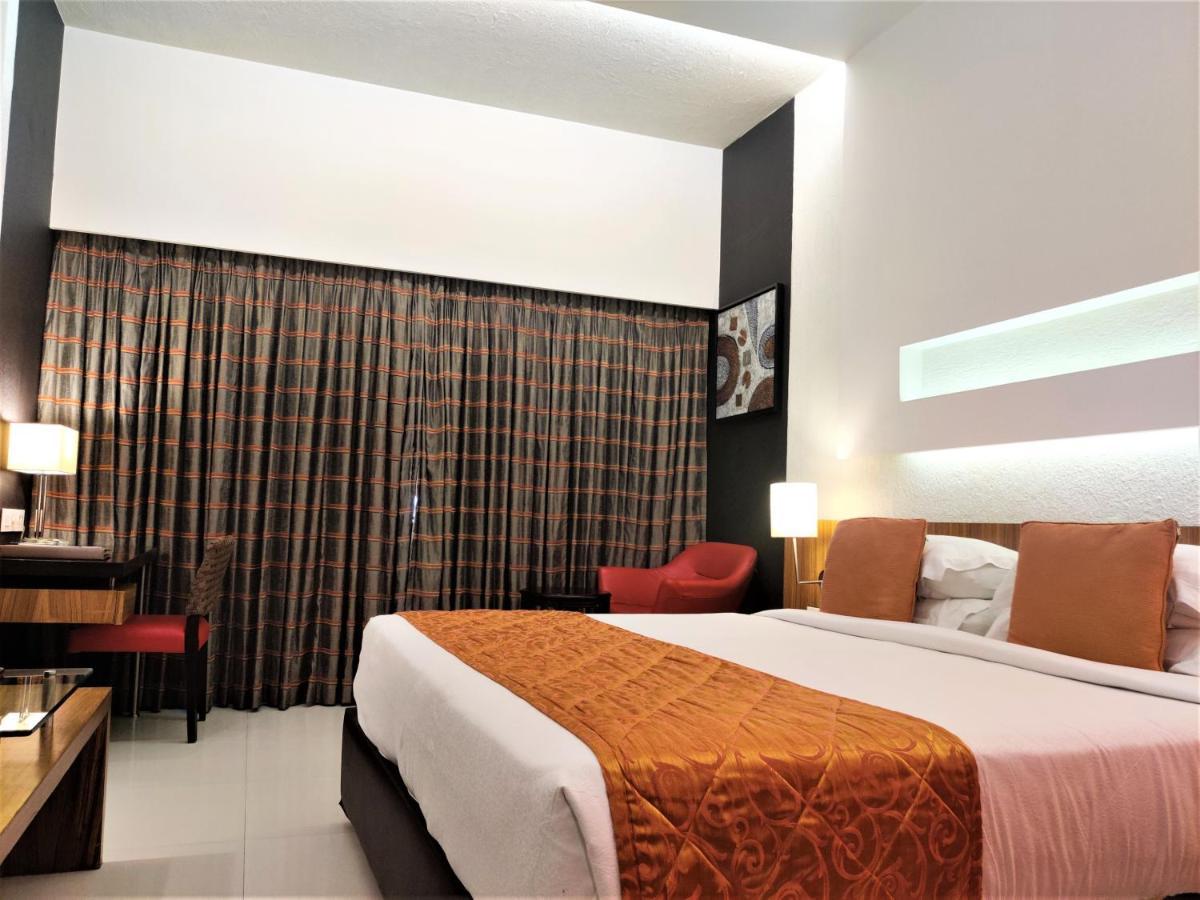 Hotel Satkar Residency Thána Kültér fotó