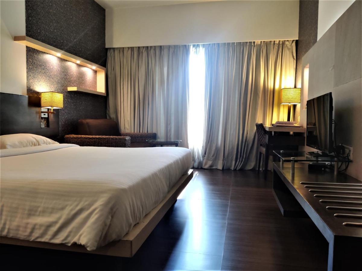 Hotel Satkar Residency Thána Kültér fotó
