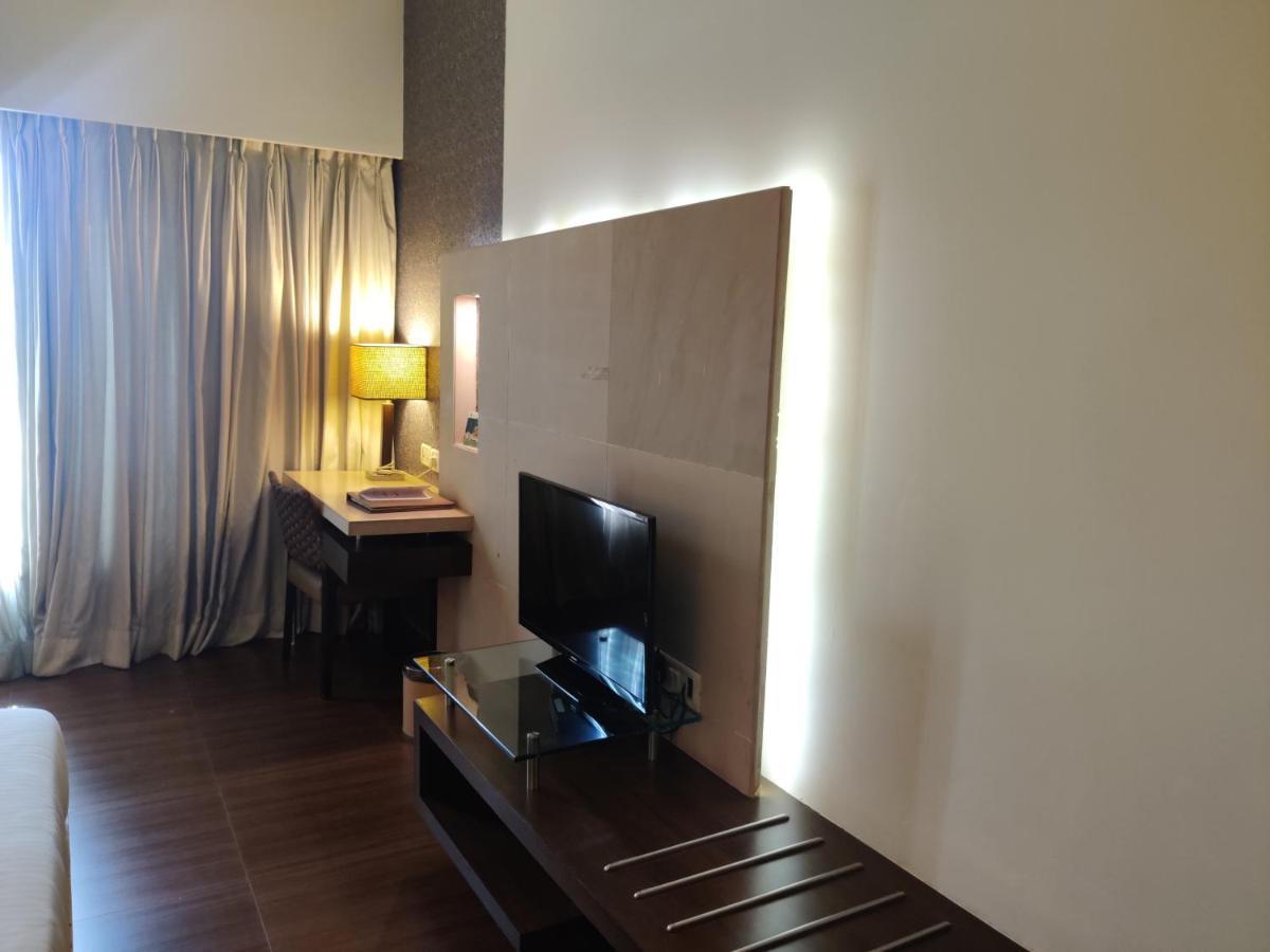 Hotel Satkar Residency Thána Kültér fotó