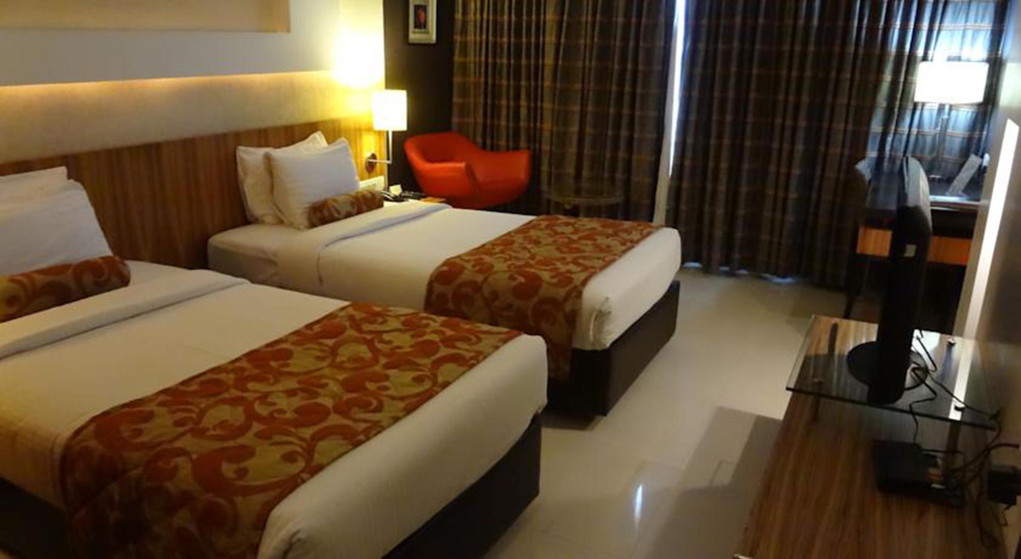 Hotel Satkar Residency Thána Kültér fotó