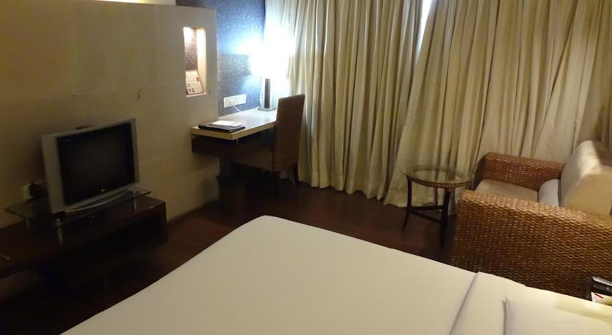 Hotel Satkar Residency Thána Kültér fotó