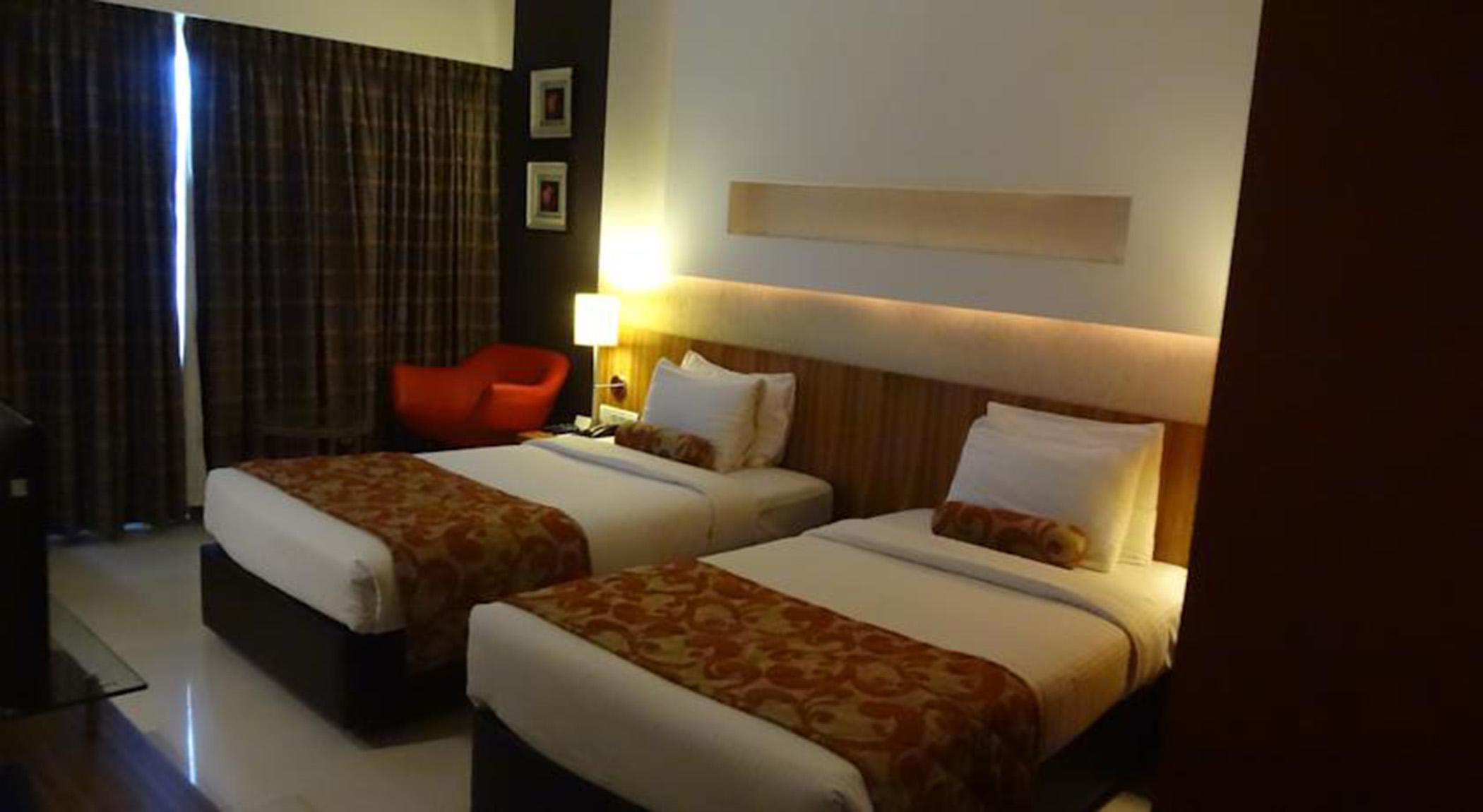 Hotel Satkar Residency Thána Kültér fotó