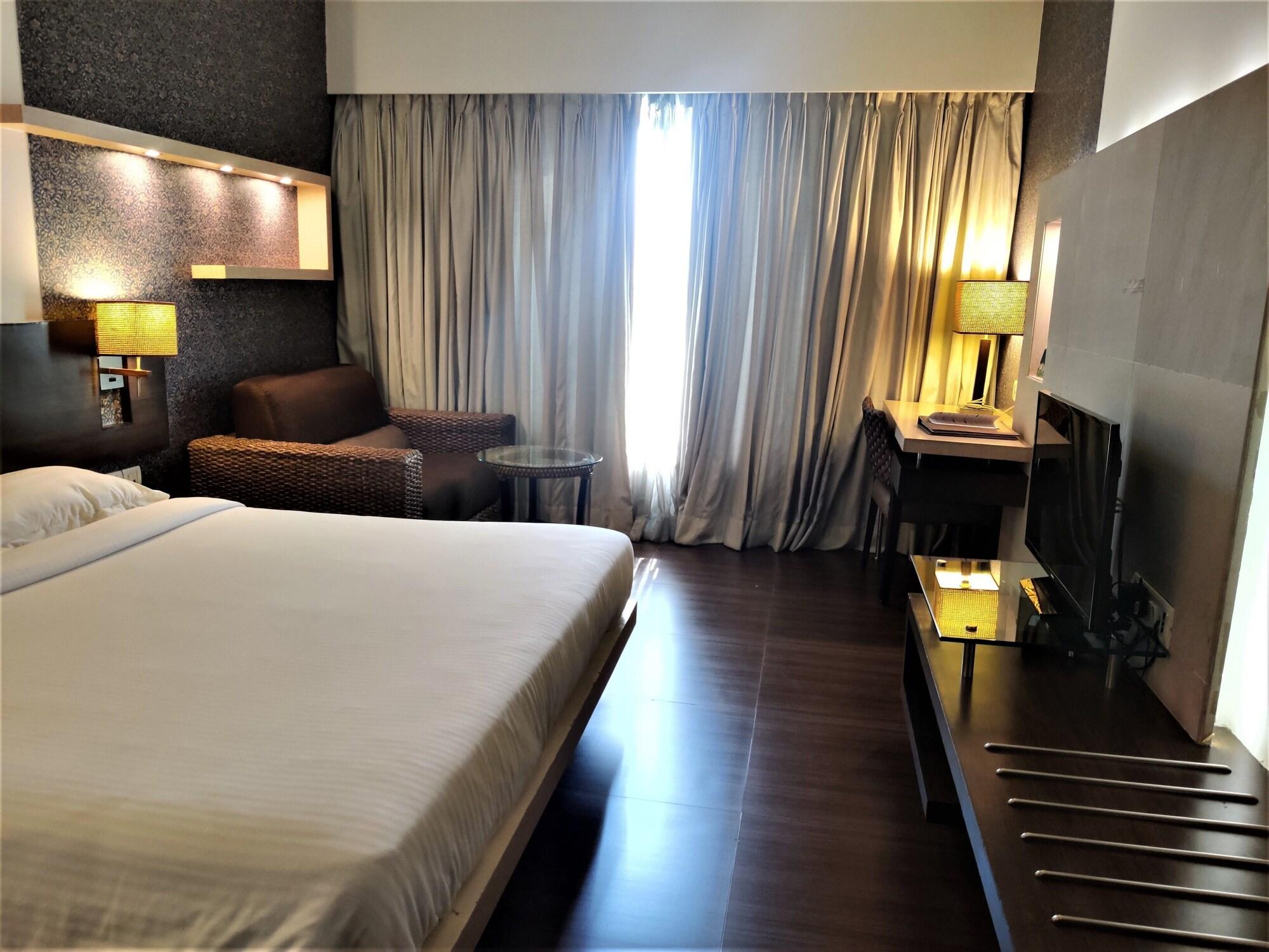 Hotel Satkar Residency Thána Kültér fotó