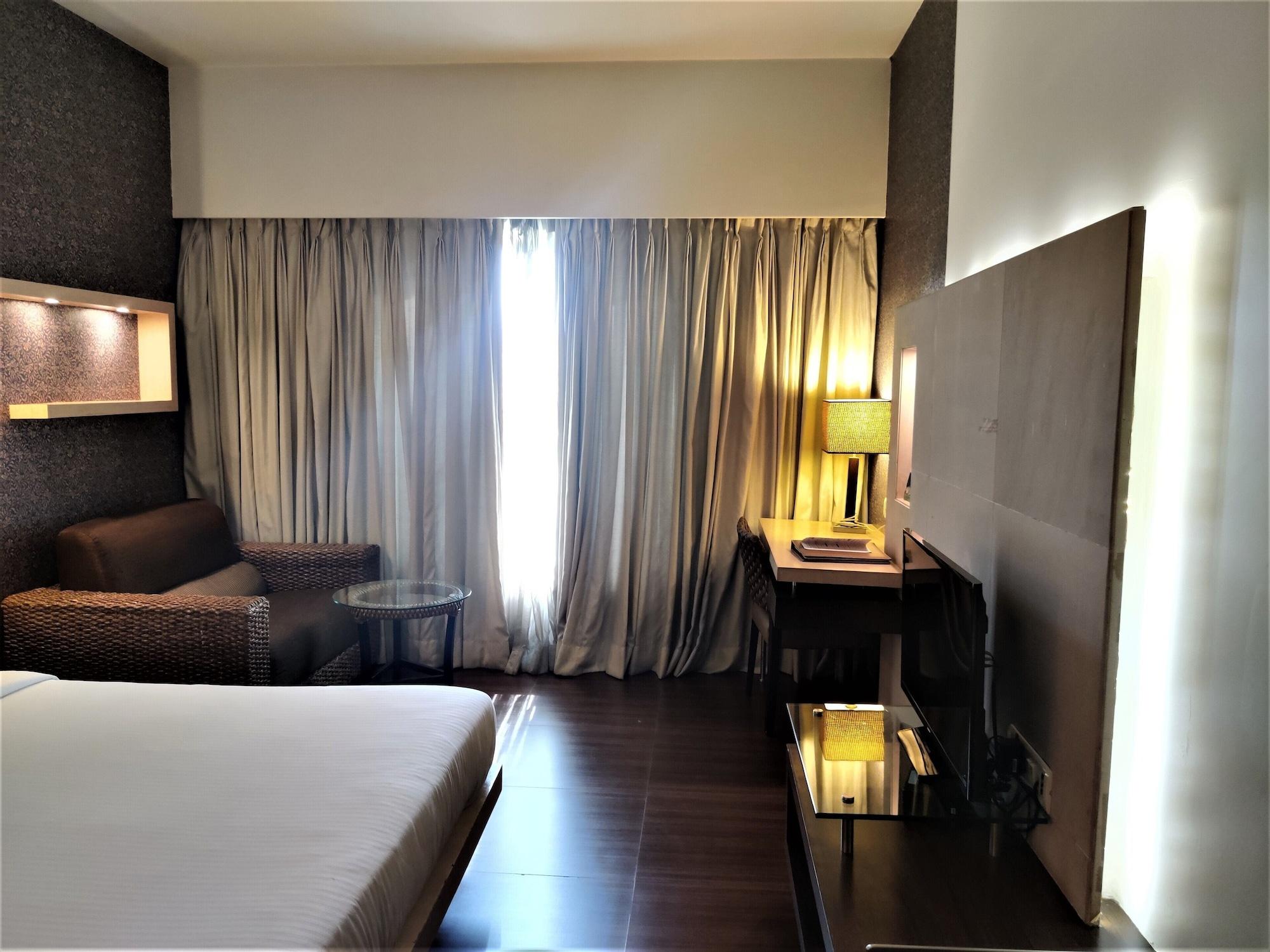 Hotel Satkar Residency Thána Kültér fotó