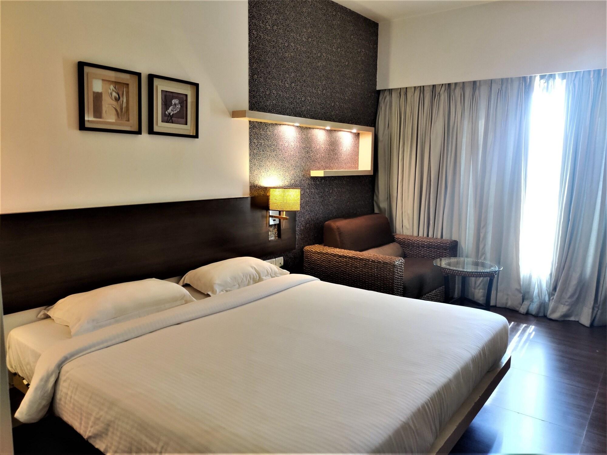 Hotel Satkar Residency Thána Kültér fotó