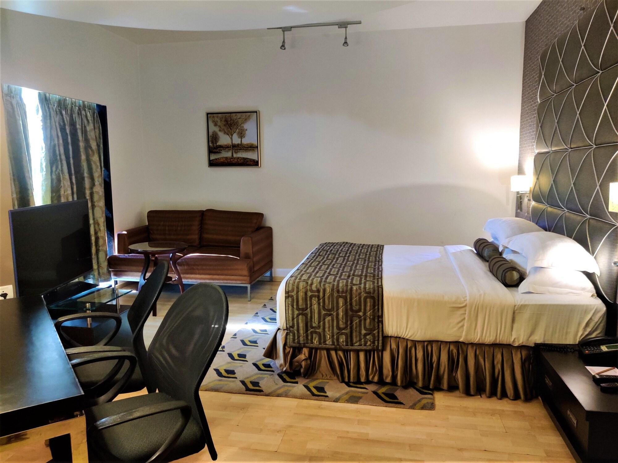 Hotel Satkar Residency Thána Kültér fotó