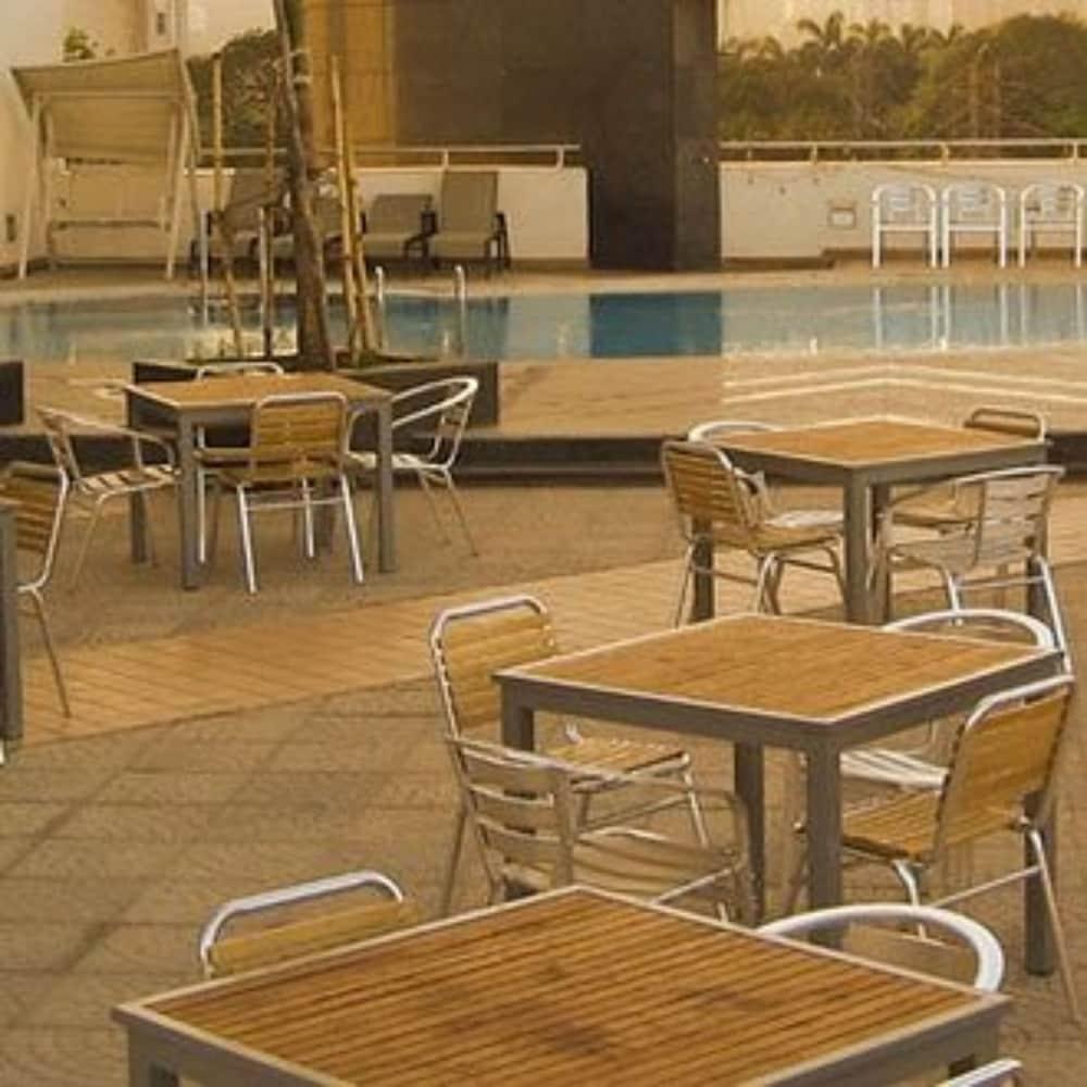 Hotel Satkar Residency Thána Kültér fotó
