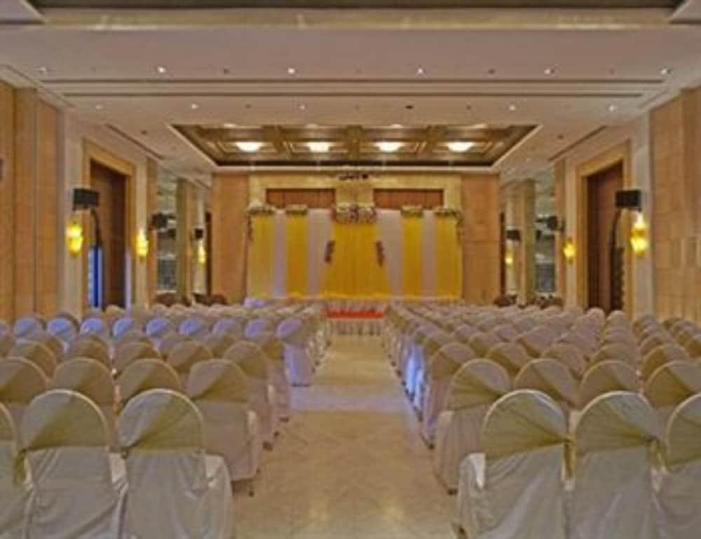 Hotel Satkar Residency Thána Kültér fotó
