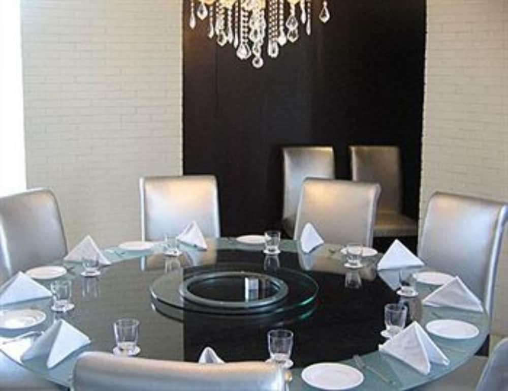 Hotel Satkar Residency Thána Kültér fotó