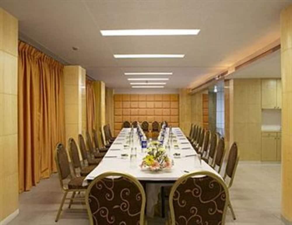 Hotel Satkar Residency Thána Kültér fotó