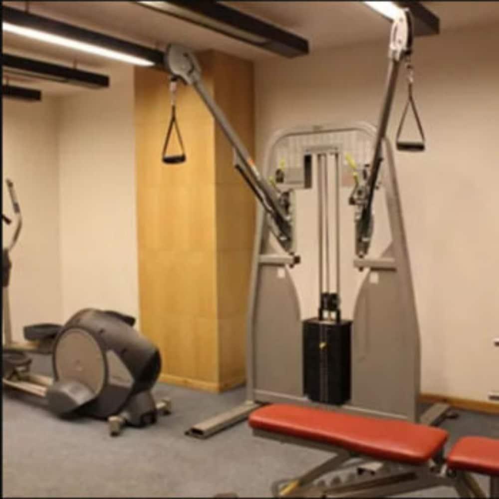 Hotel Satkar Residency Thána Kültér fotó
