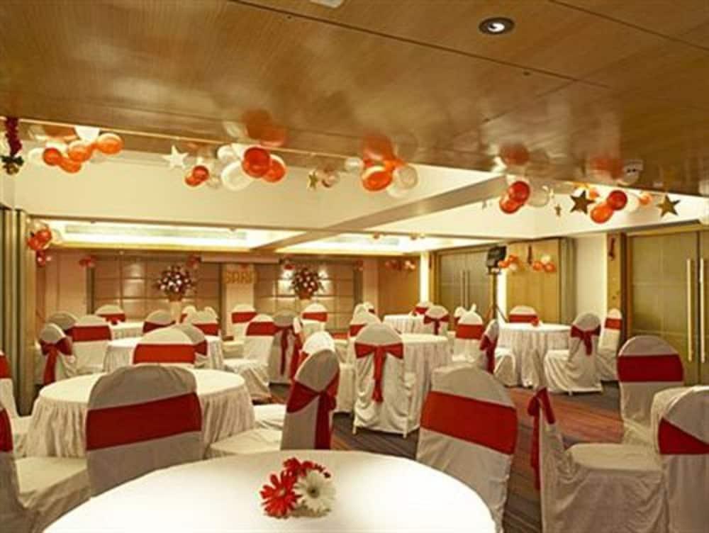 Hotel Satkar Residency Thána Kültér fotó