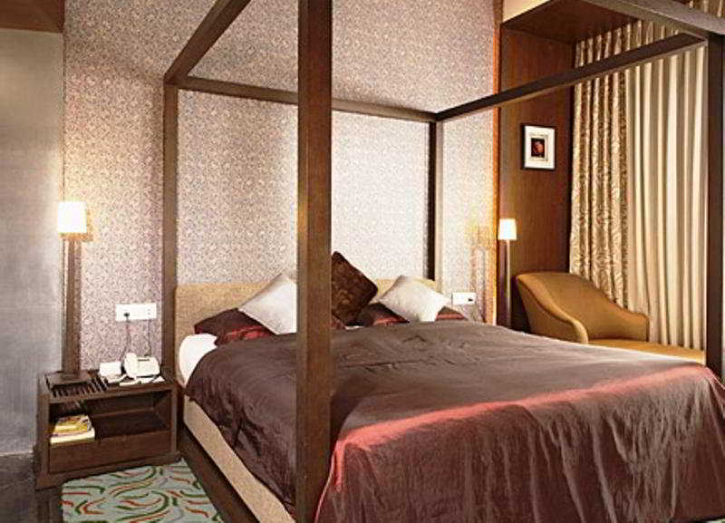 Hotel Satkar Residency Thána Kültér fotó