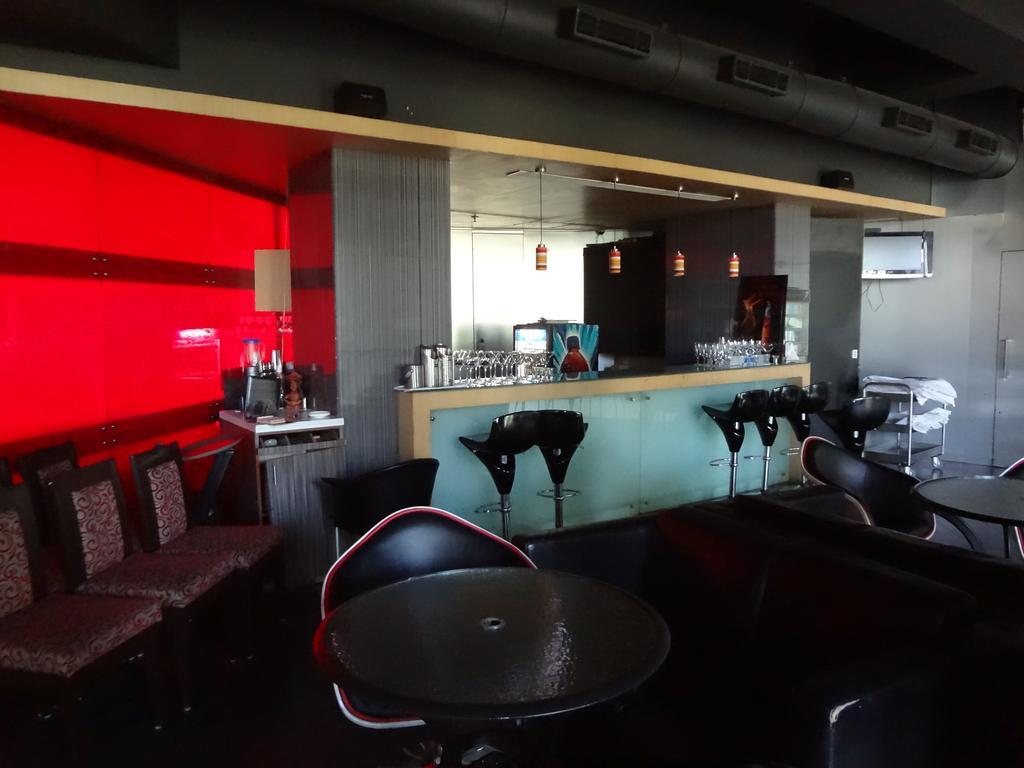Hotel Satkar Residency Thána Kültér fotó
