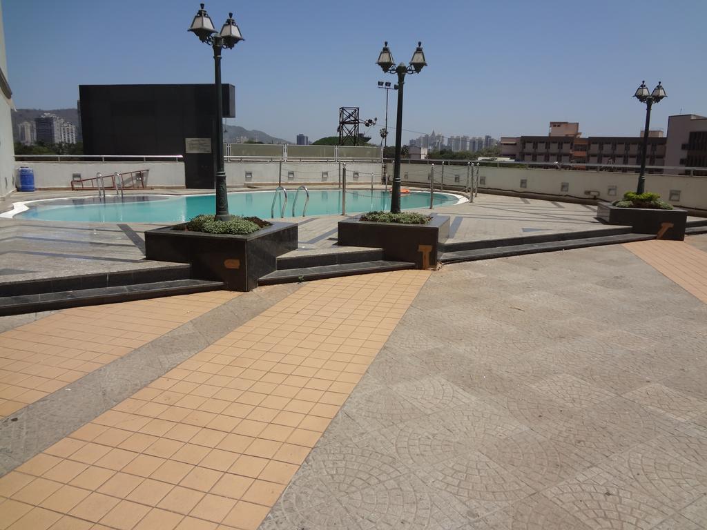 Hotel Satkar Residency Thána Kültér fotó