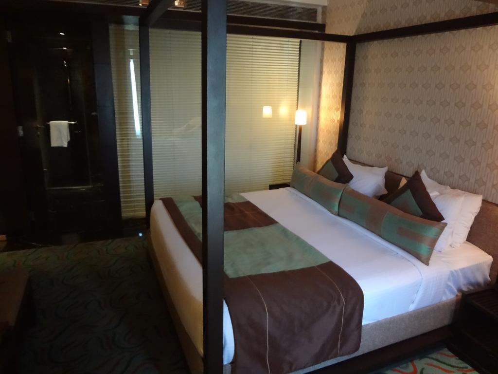 Hotel Satkar Residency Thána Kültér fotó