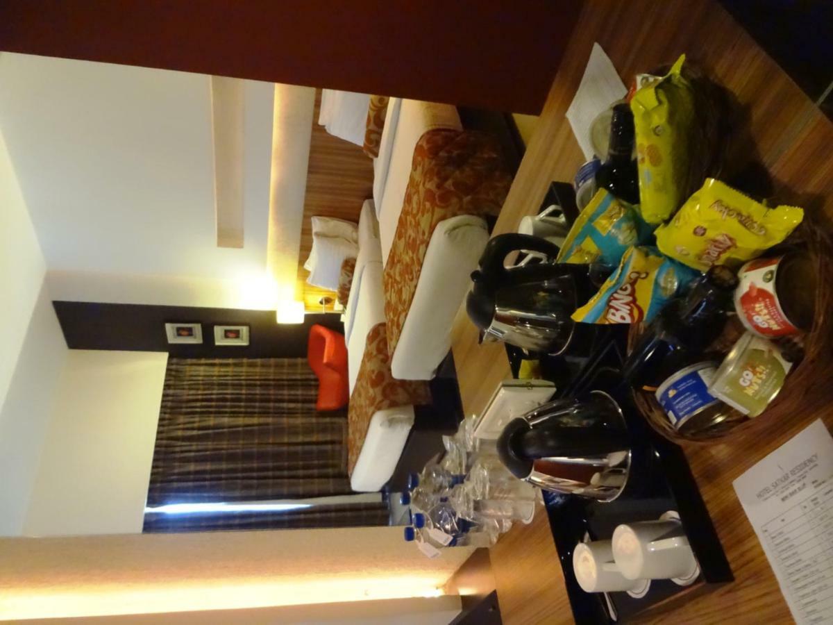 Hotel Satkar Residency Thána Kültér fotó